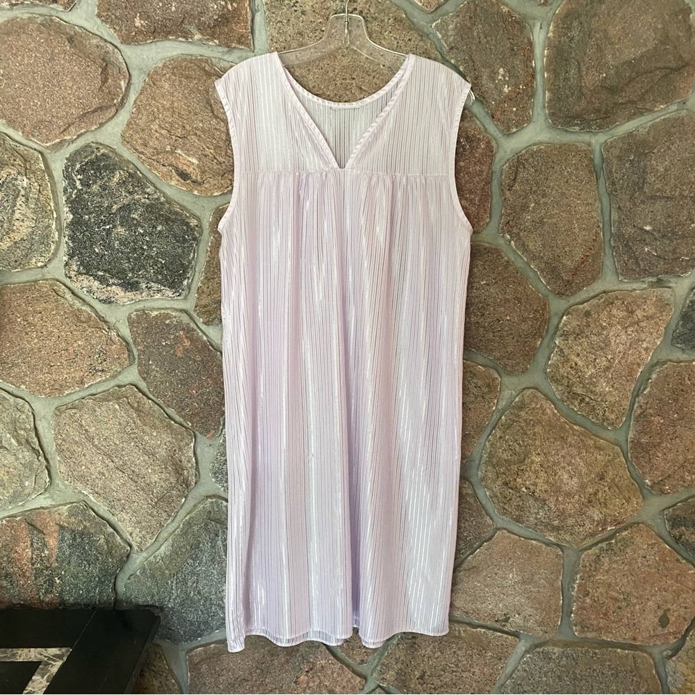 Vintage Lavender Chemise with Airy Fabric and Classic Design